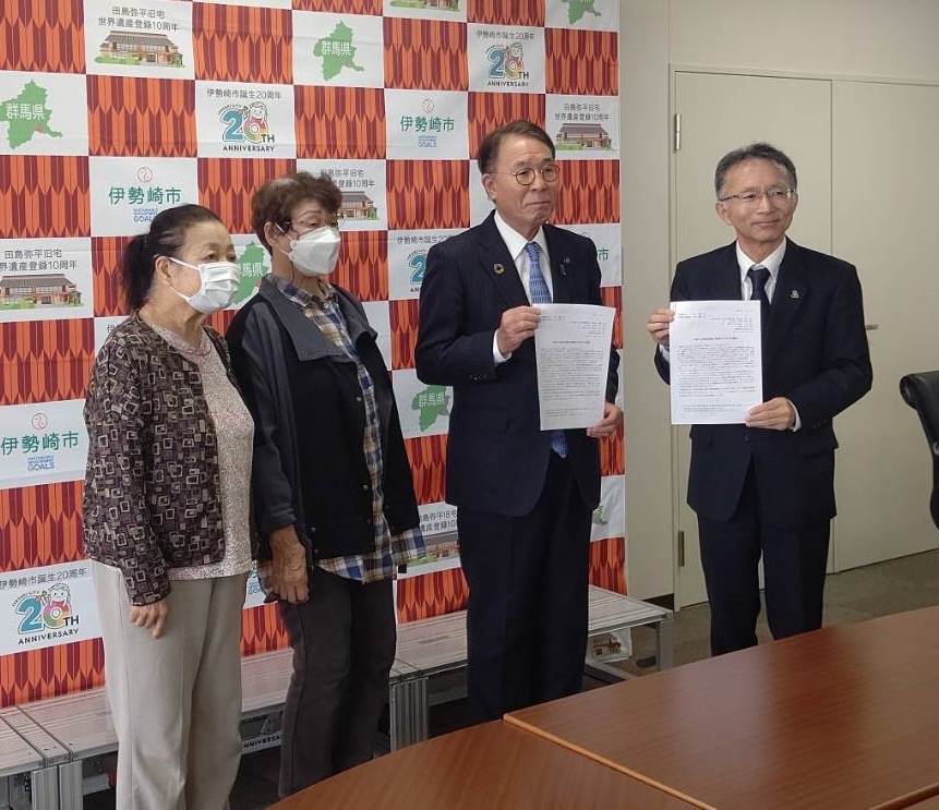 新婦人学校給食無償化要望書提出